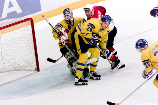 Tommy Salo, målvakt och Mattias Öhlund, Sverige