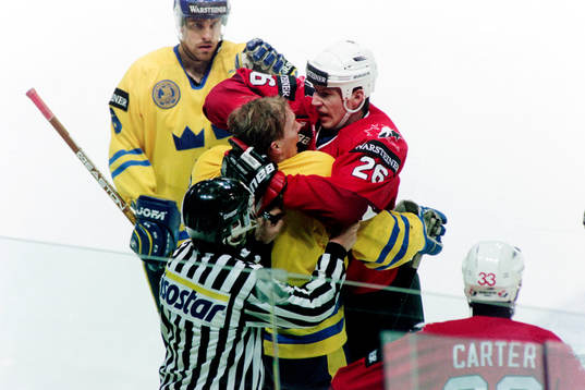 Cory Cross, Kanada