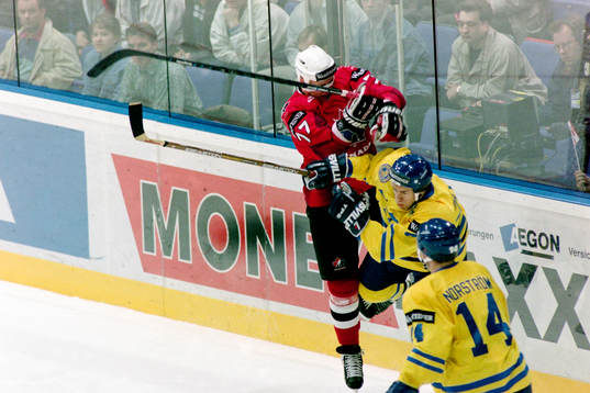 Chris Gratton, Kanada
