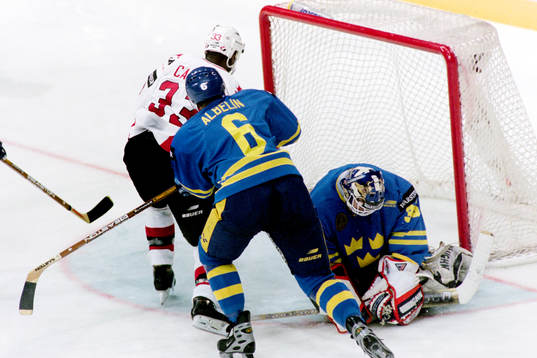 Anton Carter, Kanada oroar Tommy Albelin och Tommy Salo,
