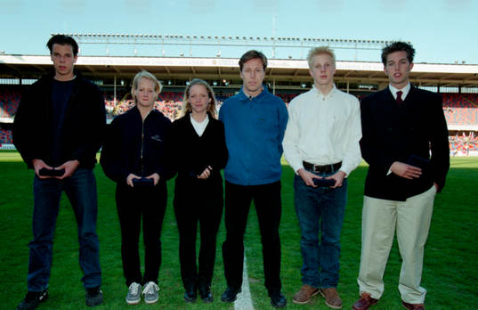 Jan-Ove Waldner delar ut pris