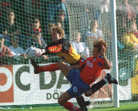 Håkan Svensson, Halmstad BK räddar i matchen mot