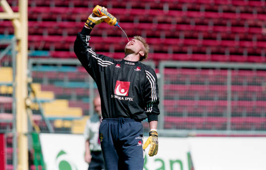 Magnus Hedman, målvakt, Sverige dricker vatten