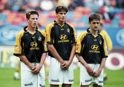 AIK spelar ställer upp en mur