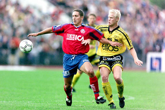 Magnus Powell, Helsingborg uppvaktas av Stefan Mogren,