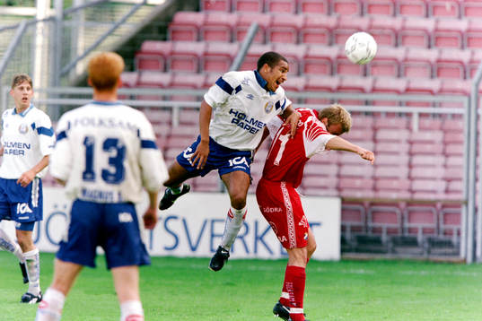 Kleber Saarenpää, IFK Norrköping i en nickduell med Hans