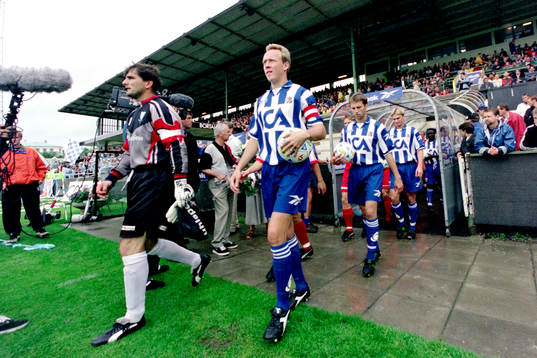 Jonnie Fedel, målvakt i Malmö och Stefan Lindqvist, IFK