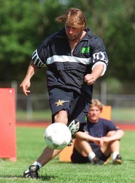 Peter Forsberg kom tvåa i straffsparkstävlingen. Etta blev