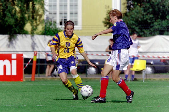 Eva Zeikfalvy, Sverige