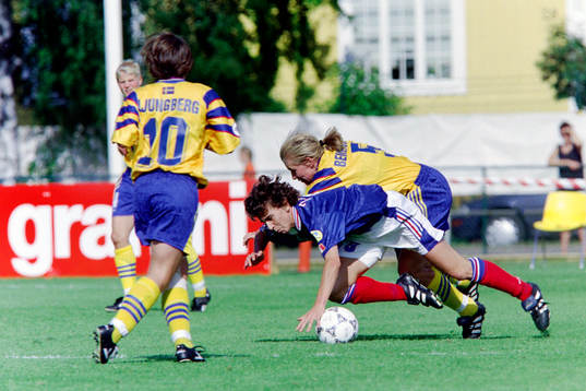 Kristin Bengtsson, Sverige i kamp om bollen