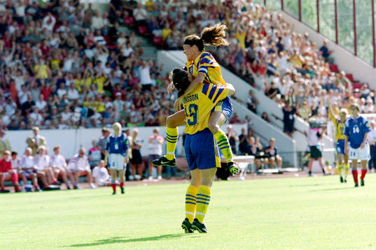 Kristin Jonsson och Malin Swedberg, Sverige jublar