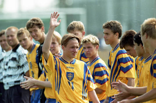 Daniel Nicklasson, i bakgrunden syns Johan Elmander