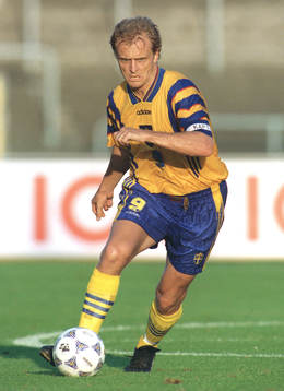 - Jonas Thern, Sverige