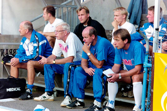 Halmstads tränare Tom Prahl till höger bredvid ass.