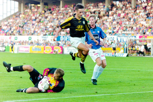 Nebojsa Novakovic, AIK flyger över Håkan Svensson,