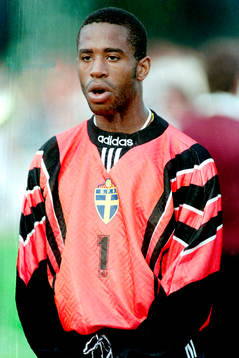Eddie Gustafsson, målvakt, Sverige