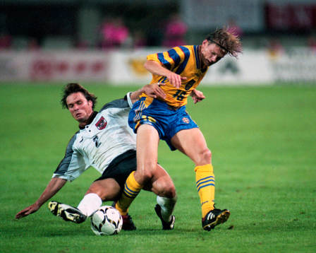 Jesper Blomqvist attackeras bakifrån