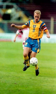 Jonas Thern med bollen