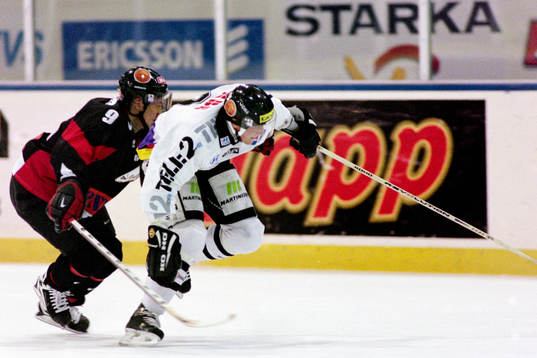 Mikko Peltola, Malmö i ryggen på en västeråsspelare