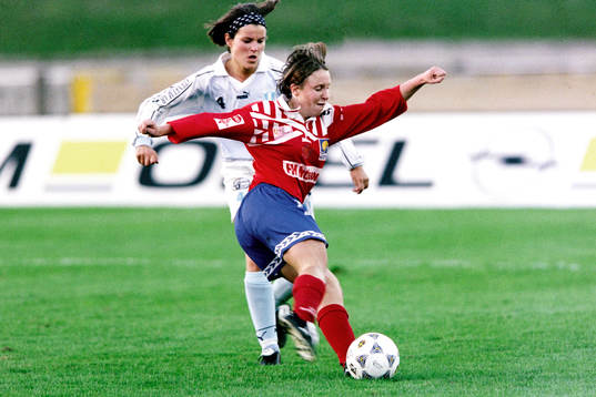 Hanna Ljungberg, Sunnanå uppvaktas av malmös Annika