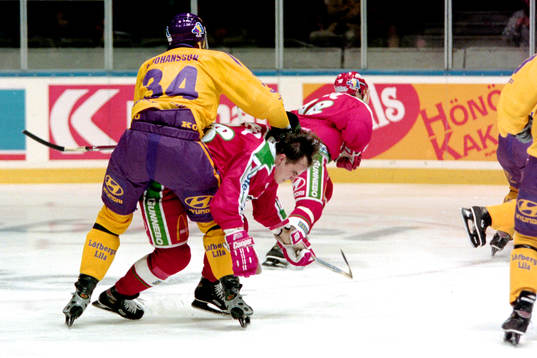 Roger Johansson, Färjestad stoppar Peter Ström, Frölunda