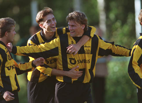 Patric Karlsson, BK Häcken, klappas om