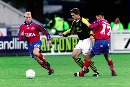 Michael Brundin, AIK mellan helsingborgs Peter Wibrån och