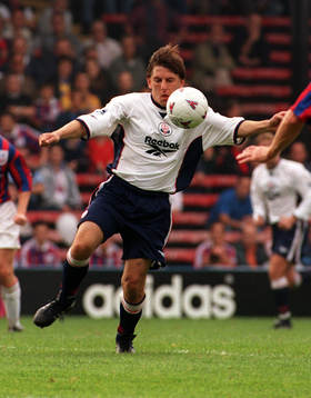 Fotboll -- Peter Beardsley, Bolton