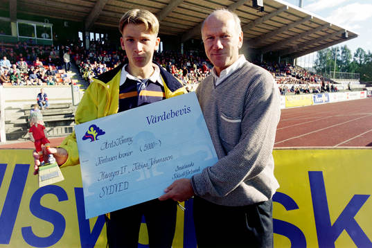 Årets Tommy, Tobias Johansson, Hångers IF får priset av