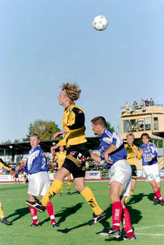 Simon Sjöfors, Hässleholm i en nickduell