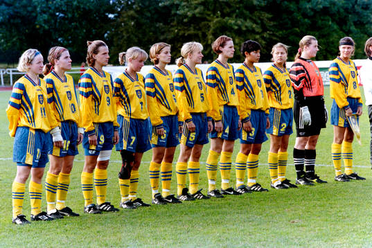 Sveriges startelva fr. v: Victoria Svensson, Eva Zeikfalvy,
