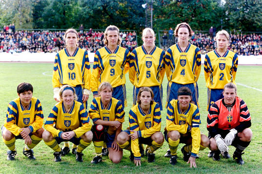 Sveriges startelva. Bakre raden fr. v Eva Zeikfalvy, Malin
