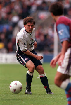 Fotboll -- Peter Beardsley, Bolton