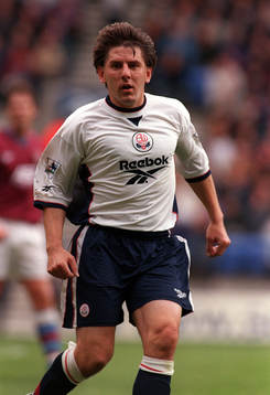 Fotboll -- Peter Beardsley, Bolton