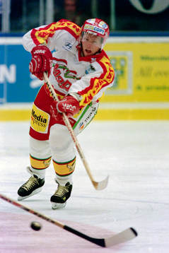Jan-Axel Alavaara, Modo