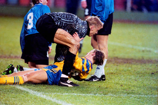 Jesper Blomqvist får hjälp av