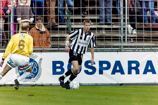 Pontus Farnerud med bollen
