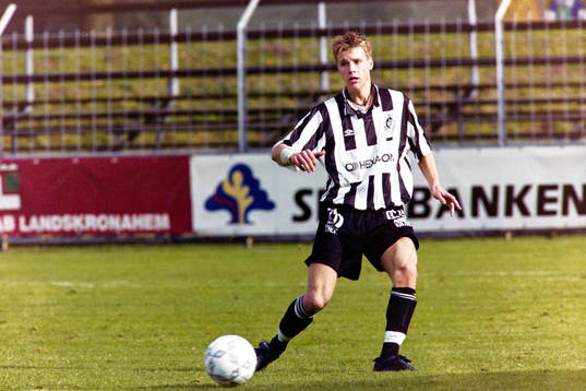 Pontus Farnerud med bollen