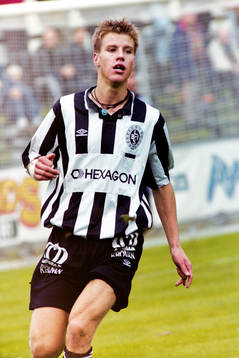 Pontus Farnerud med bollen