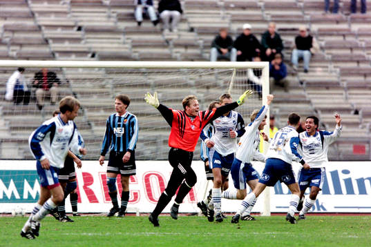 Luleås målvakt Joakim Nilsson jublar
