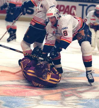 Ishockey Kenneth Kennholt, Djurgården, trycker ner Clas