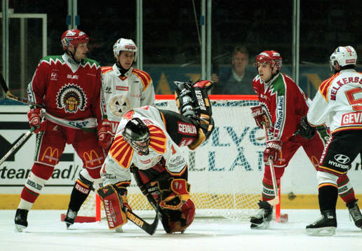 Johan Holmqvist, målvakt Brynäs, samt Arto Blomsten och