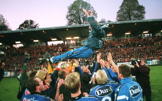 Tom Prahl, Halmstad, tränare hissas