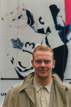 Mats Sundin framör väggen där han är avmålad
