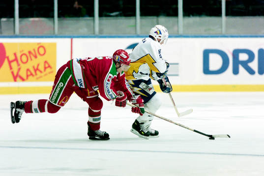 Ville Peltonen, Frölunda i ryggen på södertäljes Ola