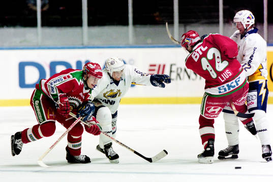 Ville Peltonen, Frölunda i ryggen på södertäljes Ola
