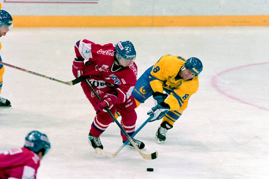 Magnus Svensson, Sverige i kamp om pucken