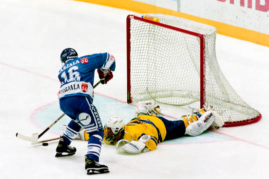 Ville Peltonen, Finland och Tommy Söderström, målvakt,