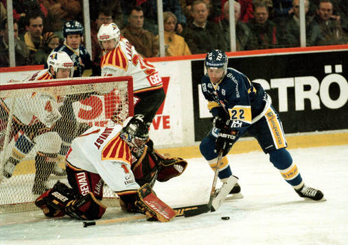 Ulf Dahlén gör sitt första elitseriemål för HV 71