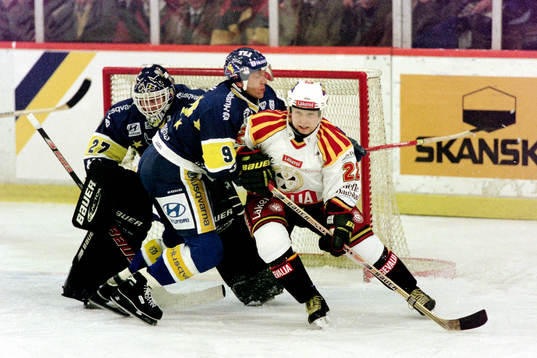 Kari Takko, målvakt, Esa Keskinen, HV71 och Mikko Louvi,